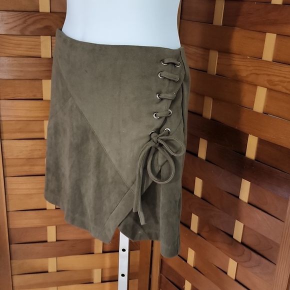 Faux suade mini skirt - Picture 3 of 9